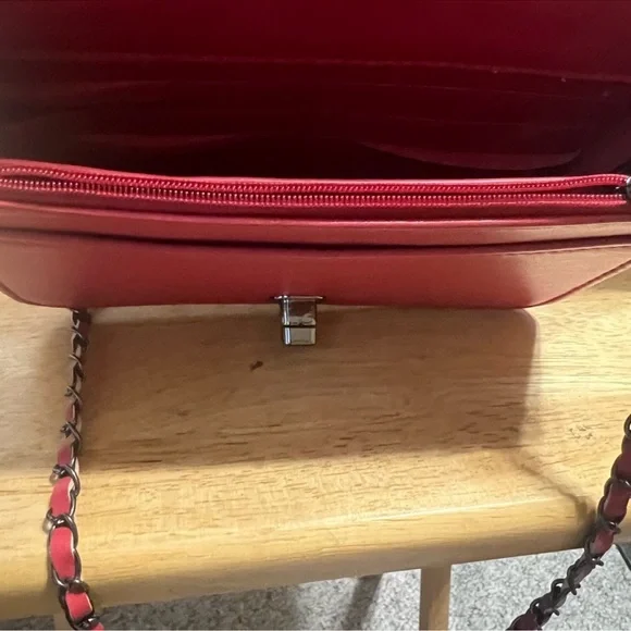 BADGLEY MISCHKA NWT Vegan Leather Red Crossbody - Picture 5 of 7